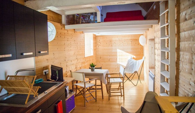 La Tiny - Small detached house