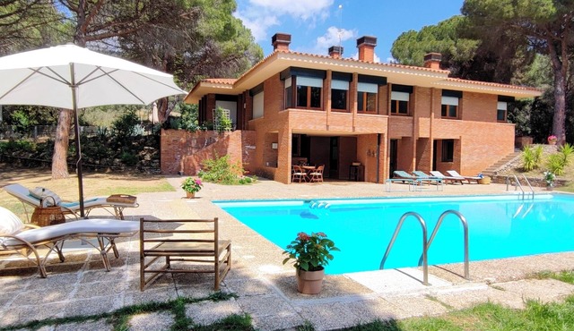 La Torre de La Garriga, 30 minutes from Barcelona. Villa with swimming pool and barbecue.