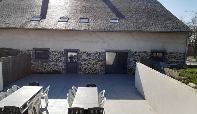 La Touche group cottage - on the banks of the Ille et Rance Canal