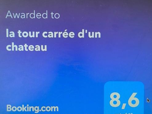 la tour carrée d'un chateau