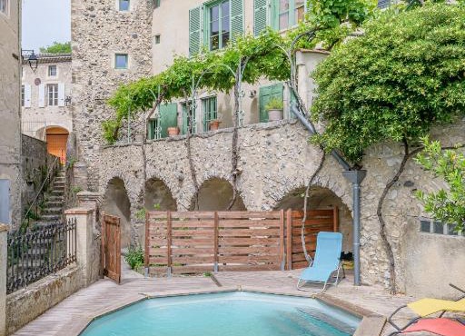 La Tour Des Remparts