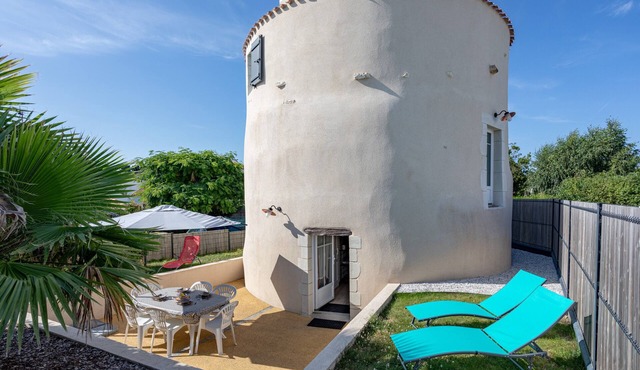 La Tourette – Charming, Unique Cottage with Private Terrace, Garden, and Wi-Fi