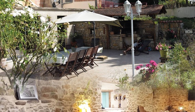 La tranquilité d'un Domaine, la convivialité d'un groupe dans un Gîte à la ferme