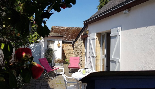 La Traversière enclosed outdoor area, beach 600m, shops 100m,wifi