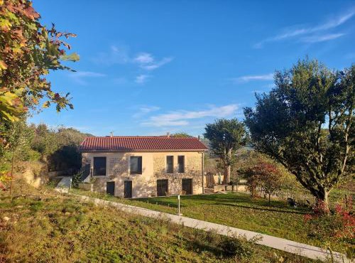 La Truffière des Collines, gîte 6 personnes, 3 chambres, terrasses et jardin