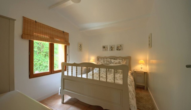 La Truite, 2 Bedroomed Chalet with exclusive use of swimming pool, Dordogne
