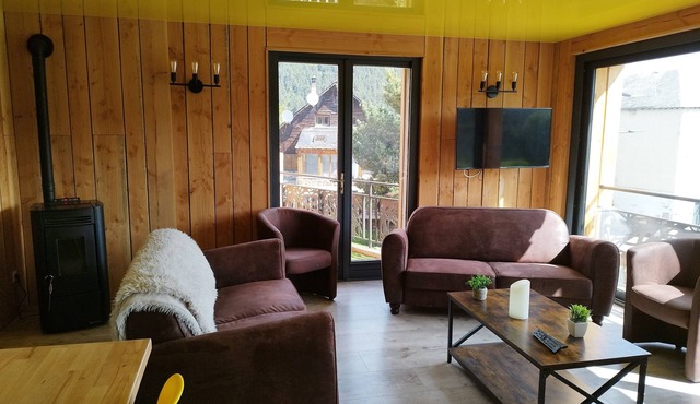 La Truite Rénovation de Standing Située en Sortie de Village et Vers Les Angles