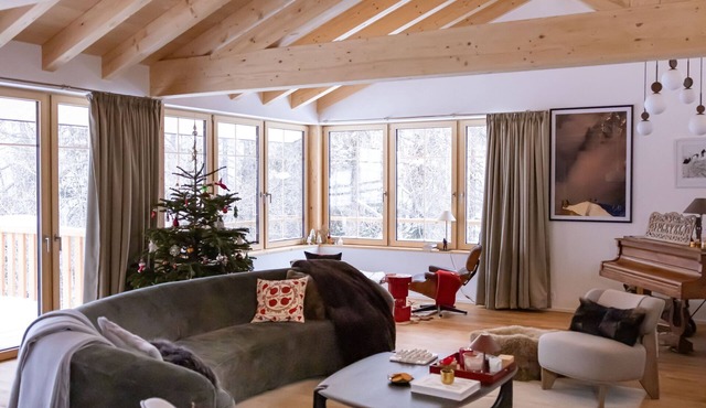 La Tzoumaz Lodge, 4 Vallées luxury chalet, daily housekeeping, sleeps 10 to 12