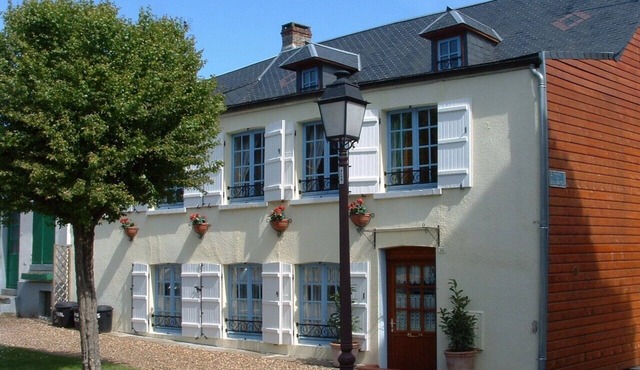 LA VALERIANNE(Five bedroomed town house 200 metres from sea front)