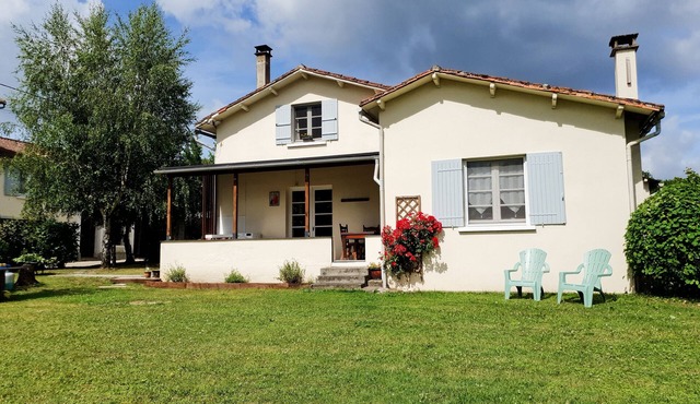 La Veranda - A lovely 2 bedroom property with private garden.