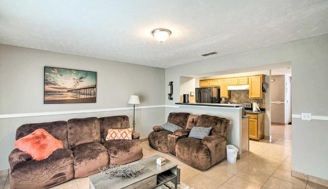 La Vergne Townhome 22 Mi to Dtwn Nashville!