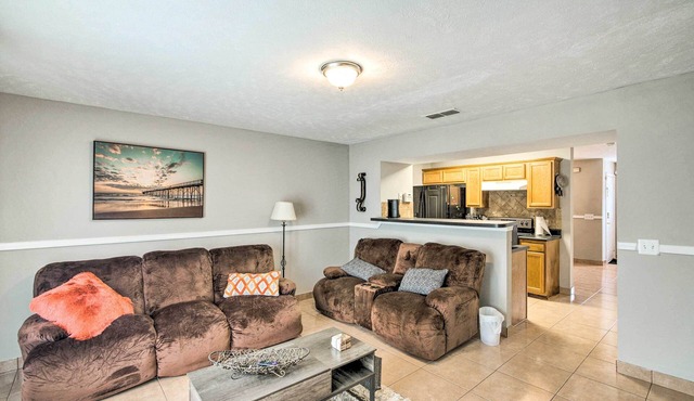 La Vergne Townhome: 22 Mi to Dtwn Nashville!