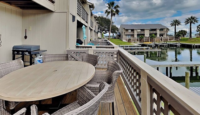 La Vida Buena | Pet Friendly + Access to Pool & Boat Slip!