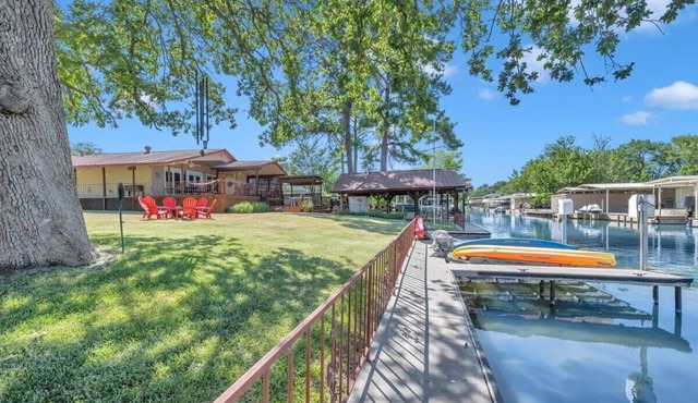La Vida Lago- Waterfront home|Water Toys