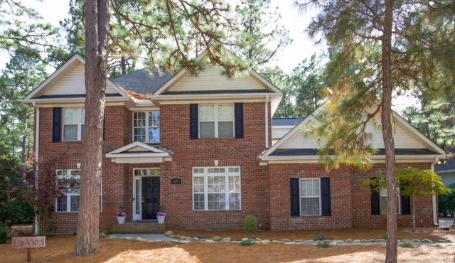 La-Vie #1. Villa located less than 5 miles to the charming Village of Pinehurst.