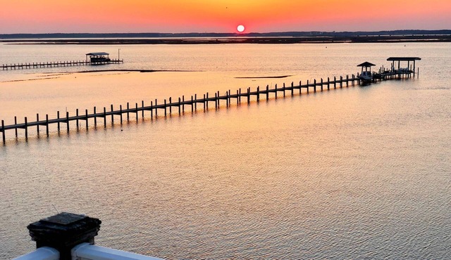 La Vie | Bayfront Panoramic Views, Boat Slip, Pool + Pet Friendly, near Carnival