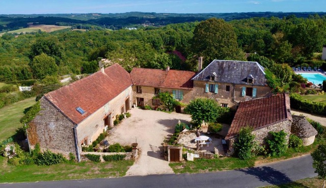 La Vieille Ferme: superbe complexe de 3 gîtes en pierre avec Piscine au coeur du Périgord Noir