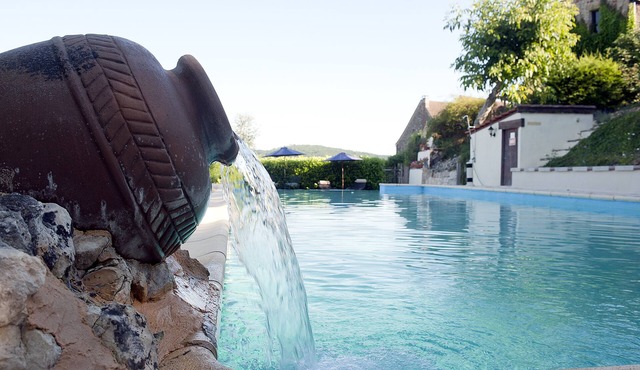 La Vieille Grange, a delightful private house overlooking The Dordogne river.