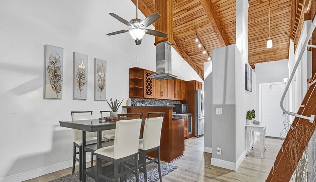 La Villa- Beautiful 3 beds, 2 baths -Quiet retreat