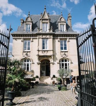 La Villa by Michel Gonet