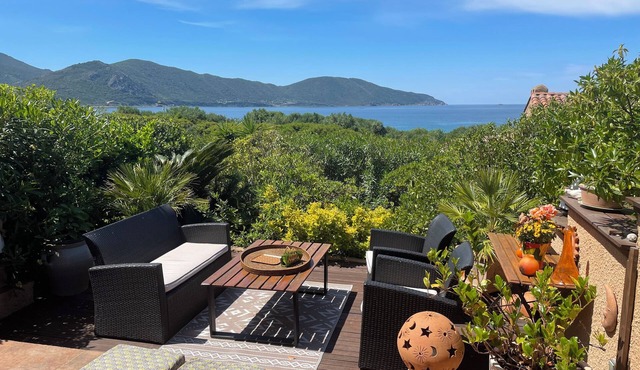 LA VILLA COSY - near Ajaccio - Very comfortable, quiet, sea view, 50m from the beach