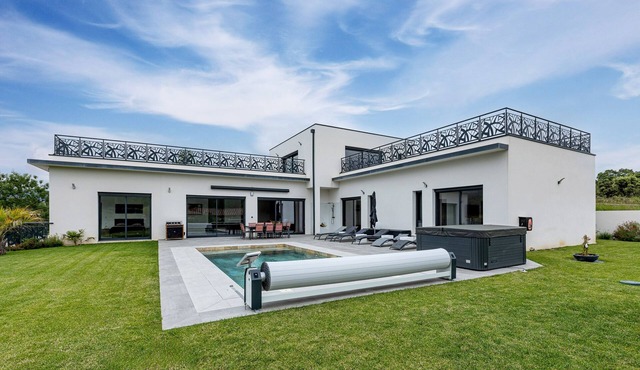 La Villa Danaud - Maison avec piscine et jacuzzi