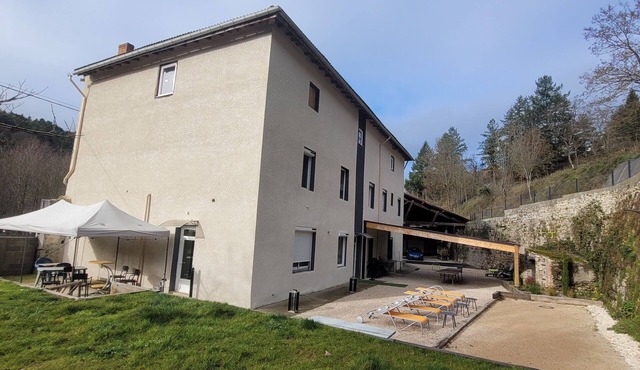 La Villa de l'Anzon, group gîte in quiet surroundings, games room.