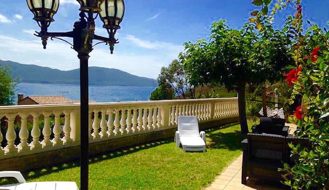 La Villa de Rose, facing the Gulf of Lava