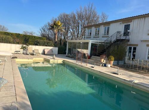La villa du Bau Reddoun ,piscine ,jardin , jolie vue sur Callian, calme et serenite