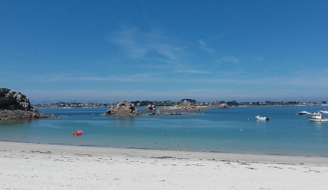 LA VILLA DU PRAT: BRIGHT, QUIET, 300 M FROM THE BEACHES - 10 MIN FROM THE THALASSO