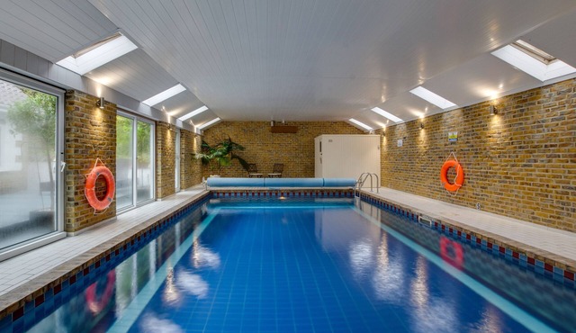 La Villa - Four Bedroom House, Sleeps 8