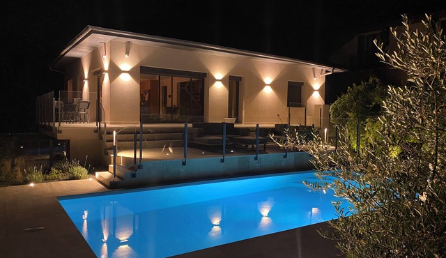 La Villa Cosy, en Plein Cœur du Village, Piscine Privée, 10 à Pied du lac !