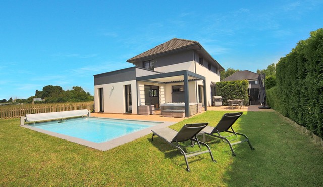 La Villa Sainghin - Piscine et Jacuzzi Privé