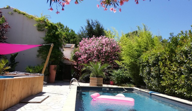 "La VILLA GRIMAUDE": a favorite villa! swimming pool, terrace, summer kitchen,.