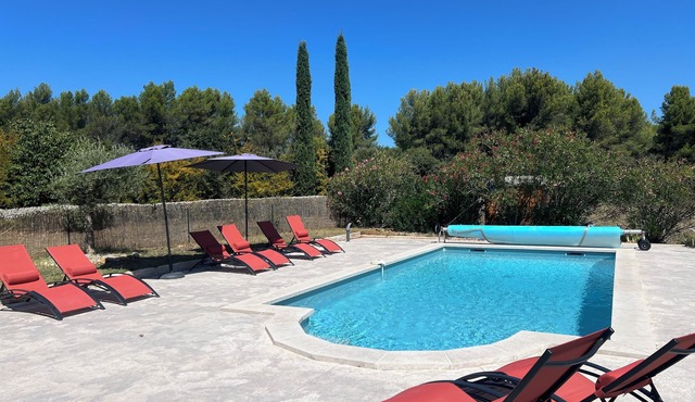 "La villa rouge Luberon" near Roussillon with view, air conditioning and heated pool