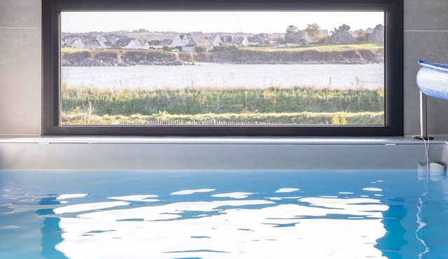 "La Villa sur la Baie", beach access, indoor pool 29°C and magnificent view!