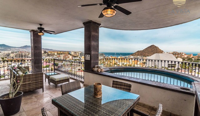 La Vista 33, Luxury Condo, 5 minutes from downtown and Marina of Cabo!