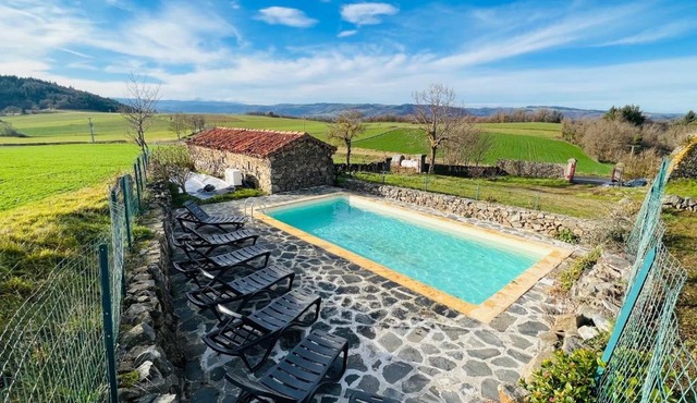 La Voûte du Dragon spa piscine 26 personnes