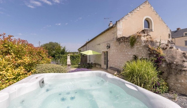 LA VOLIERE du Jardin des Oiseaux 3* with SPA and view of the Birds!