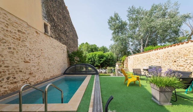 La Vonne: swimming pool and river access