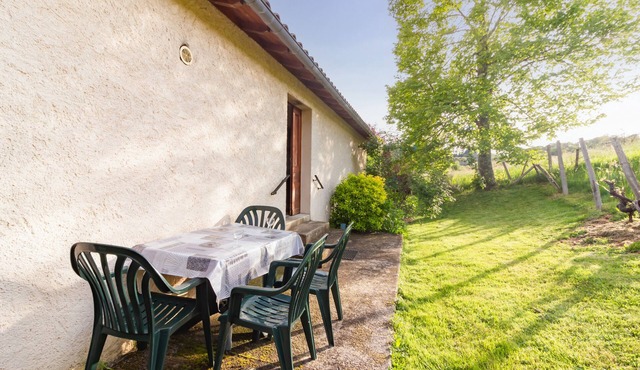 La Vue Verdoyante - ideal for 2 adults & 2 children - 9 km from Figeac