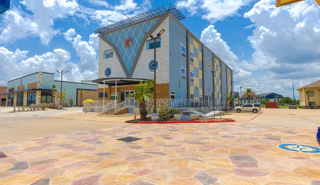 La Vyoma Villas, Westpark Hwy 6