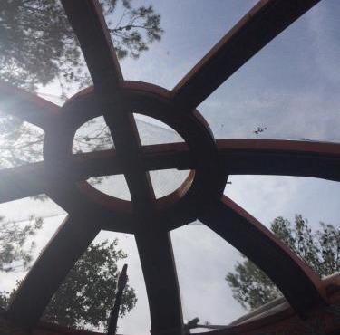 La yourte de Nîmes, sauna, spa , jacuzzi piscine et aire de jeux privatif