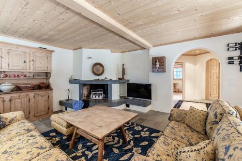 Laax Chalet by Quokka 360 - Charming Apartment with Private Patio