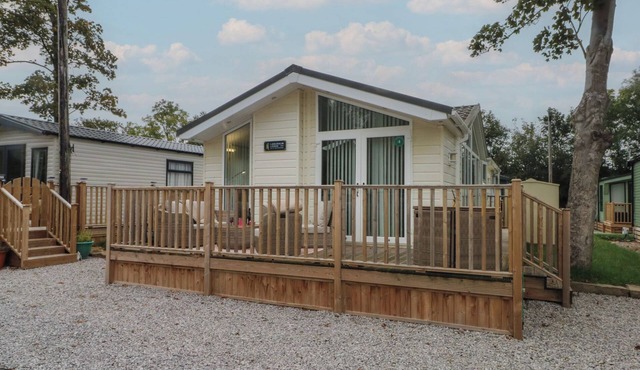 LABERNUM, family friendly, with a garden in Lytham St. Annes