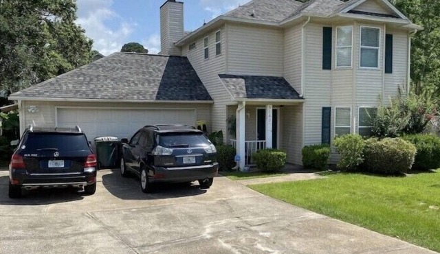 LABOR DAY SPECIAL: SPACIOUS HOME NEAR DOWNTOWN & BEACHES! PETS OKAY, SLEEPS 8 +