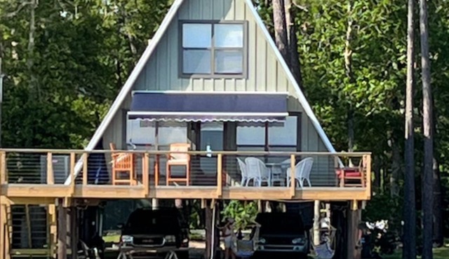 Labor Day Weekend Open! Sandy Beach, gorgeous sunsets, great front porch view!