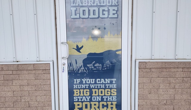 Labrador Lodge! Relax and enjoy! 4 main + add-on bedrooms and gathering room