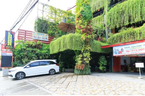 Labuana Homestay & Cafe Garden