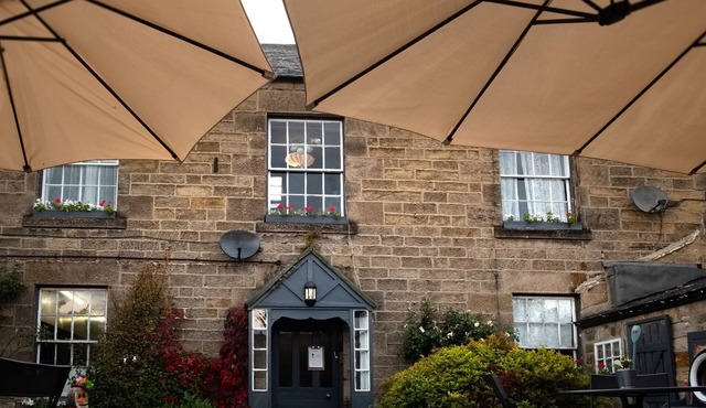 LABURNUM HOUSE & BISTRO EN GLAZE